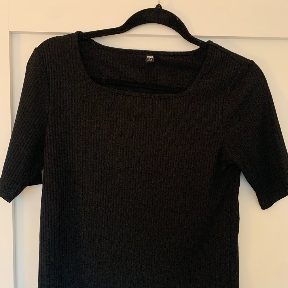Uniqlo, Women's Size Small, Black Ribbed T-shirt